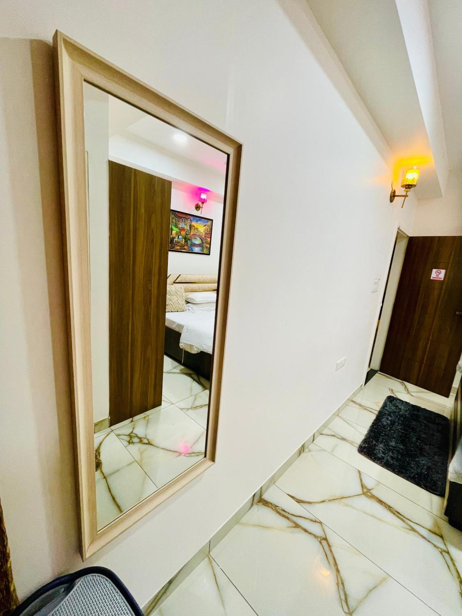 Airport Bliss Apartment+Balcony & Netflix + Prime ชัยปุระ ภายนอก รูปภาพ